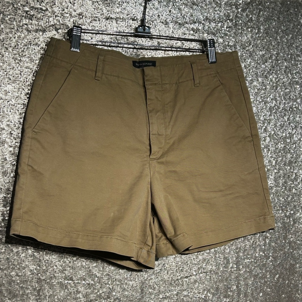 Banana Republic Chino Shorts - Size 8 - Khaki - NWOT